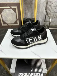 DSQUARED2 casual sports shoes are on sale at the same time in Z cabinet