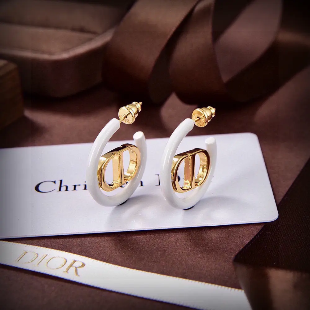 New DIOR oil drop earrings The same brass material as the counter