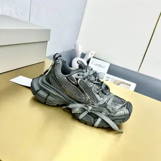 Spring/Summer BALENCIAGA Parisian dad shoes Latest models
