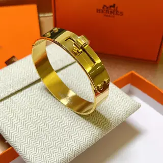 Hermes bracelet It really tests the craftsmanship of the master. To ensure the details are