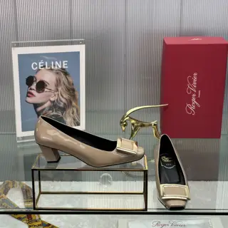 Roger Vivier classic Trompette series square buckle square toe flat shoes