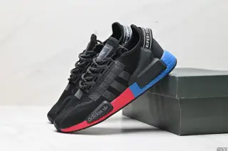 Adidas NMD R-1 street style classic versatile running shoes. The shoe shape