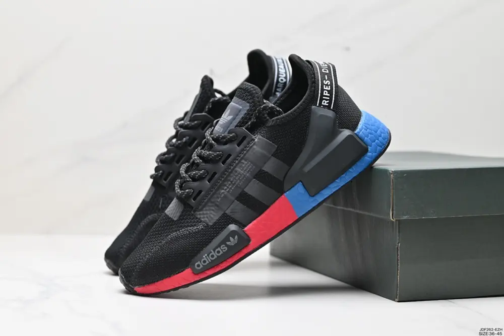 Adidas NMD R-1 street style classic versatile running shoes. The shoe shape