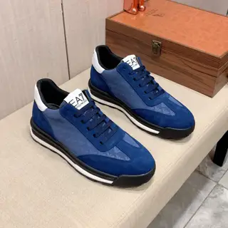 Armani’s fashionable casual shoes