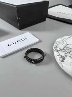 Gucci black ring