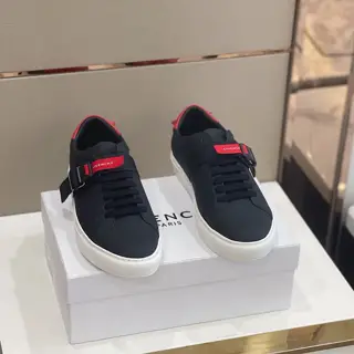 Givenchy white shoes are a must-have item for trendy men. No matter how many white shoes