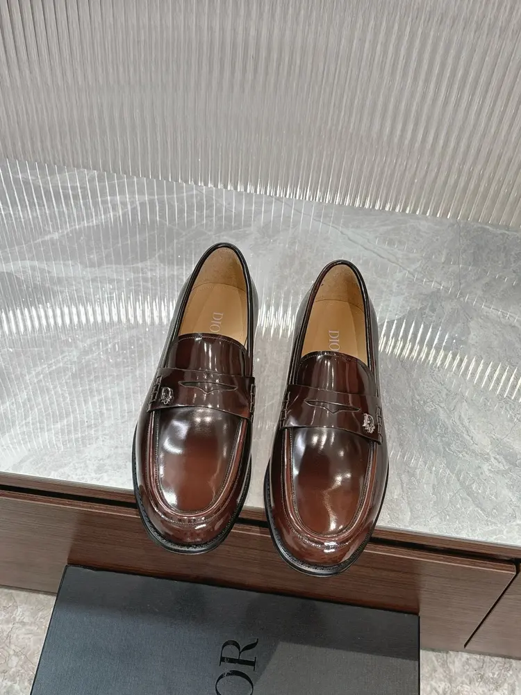 Dior Timeless loafers embody classic elegance. Elegant appearance with slender silhouette