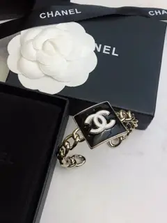 Chanel bracelet oil drop square hollow design