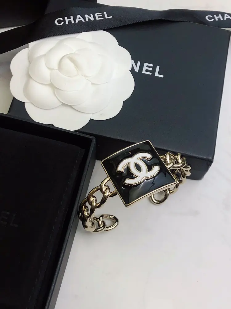 Chanel bracelet oil drop square hollow design