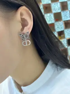 New DIOR earrings Temperament and personality CD pearl earrings Hot sale Unique design