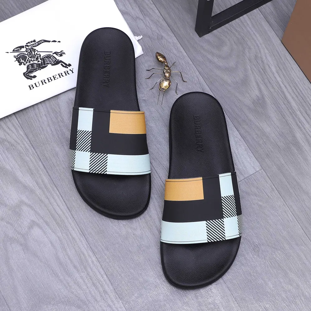BURBERRY Couple slippers