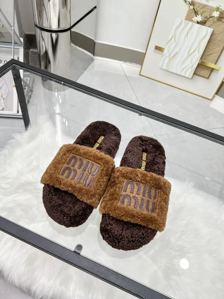 Miu Miu Miu 2024 autumn and winter new embroidered wool slippers. Original 1:1 mold opening