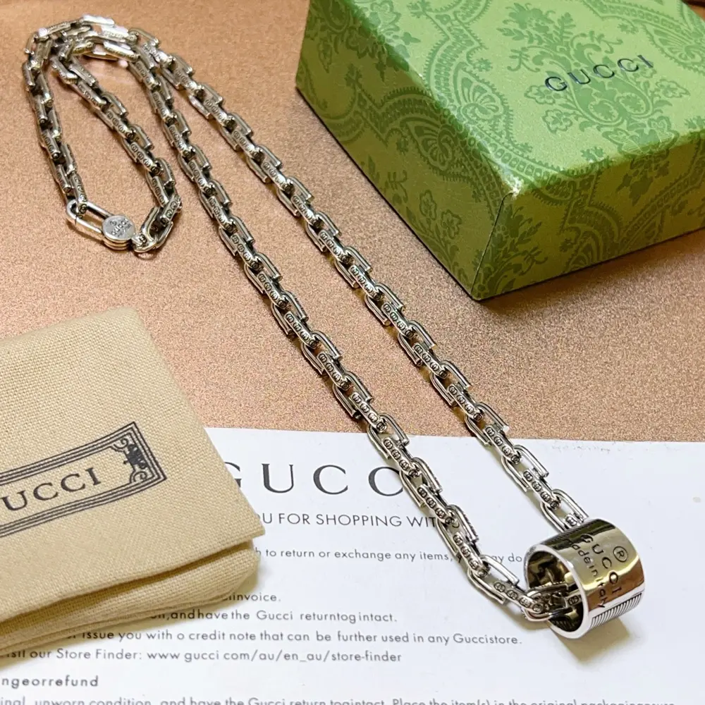 Gucci GucciThe latest chain is of a higher grade. The same classic style as the stars