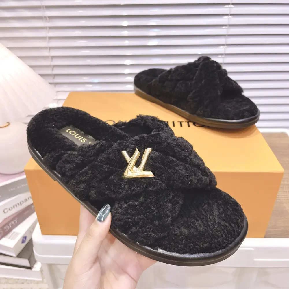 Louis Vuitton flat wool slippers