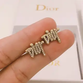 New DIOR mini letter earrings The same brass material as the counter