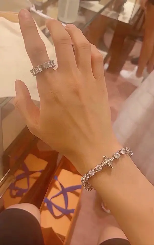 Louis Vuitton imported rhinestone zircon bracelet