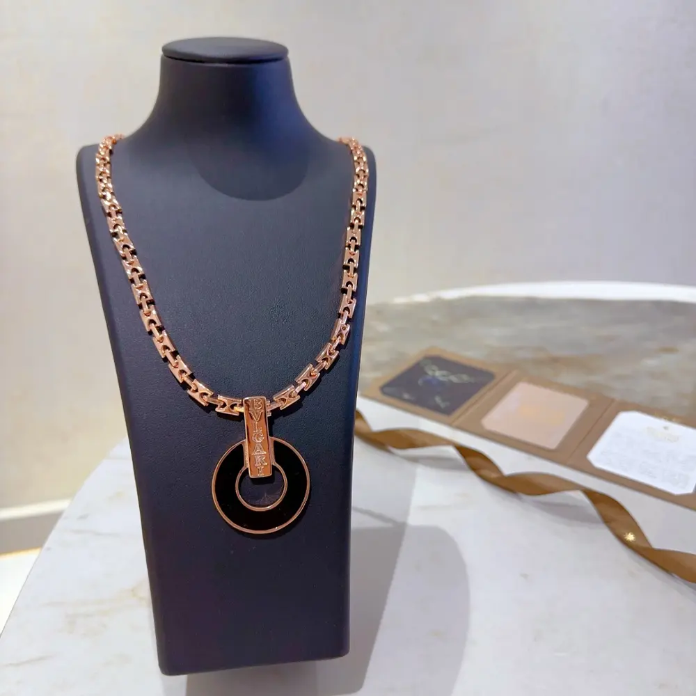 Bvlgari DIVAS’ DREAM series is in perfect condition and has invincible details. The unique