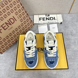 Fendi Retro Contrast Color Sneakers Fend* Match compact design sneakers with retro label on