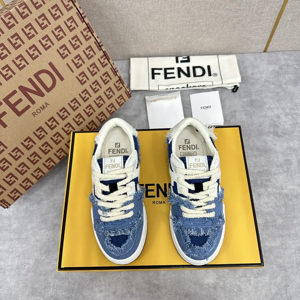 Fendi Retro Contrast Color Sneakers Fend* Match compact design sneakers with retro label on