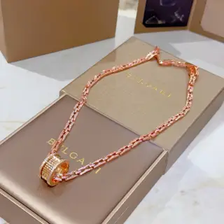 Bvlgari DIVAS’ DREAM series is in perfect condition and has invincible details. The unique