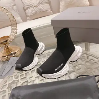 BALENCIAGA9th generation. Balenciaga 3XL has launched sock shoes. The new series inherits