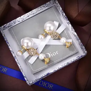 DIOR flower earrings The same brass material as the counter