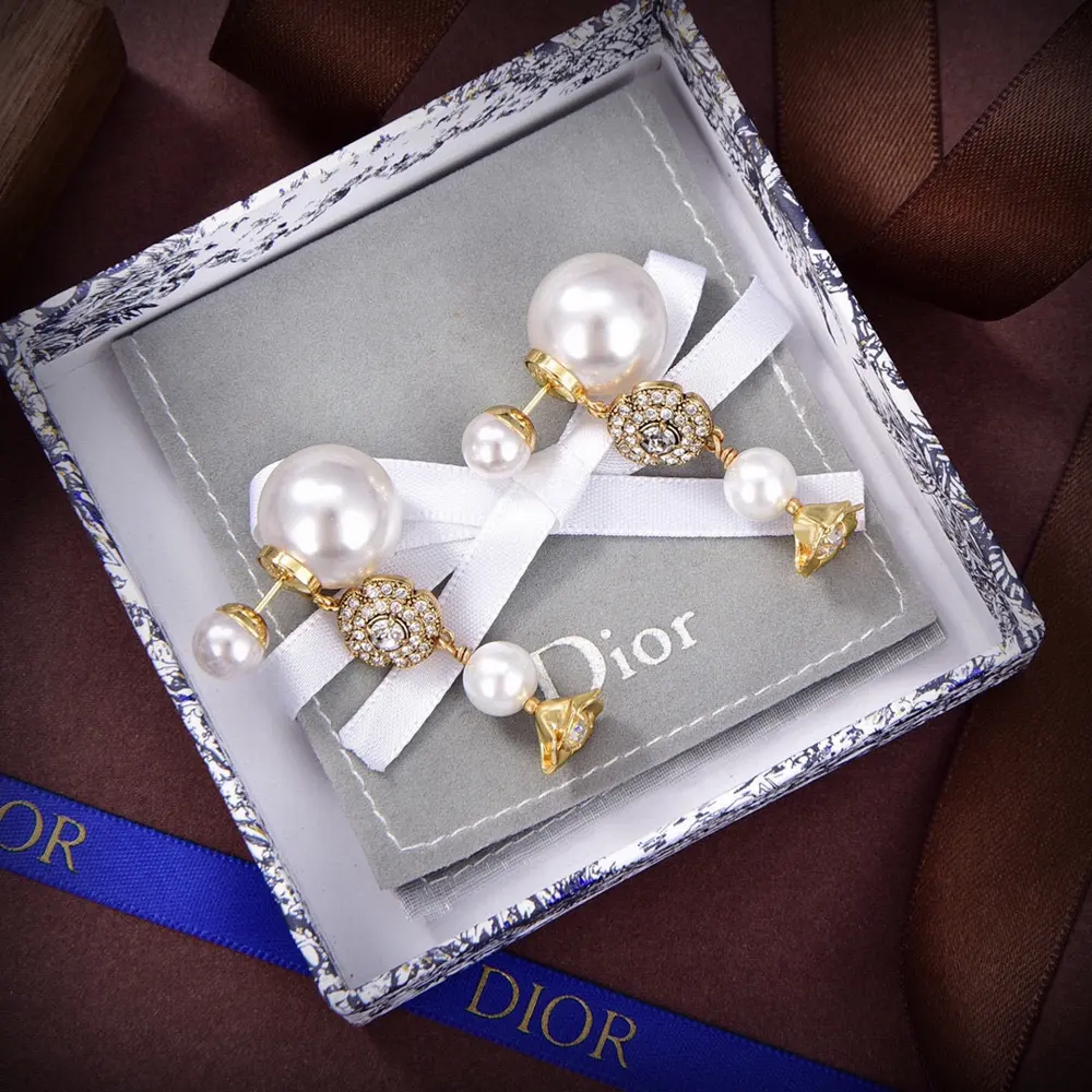 DIOR flower earrings The same brass material as the counter