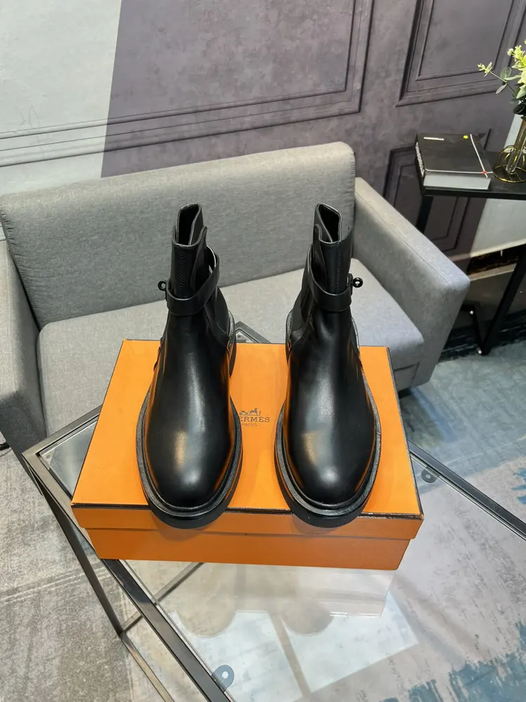 Hermès classic boots + British color matching design