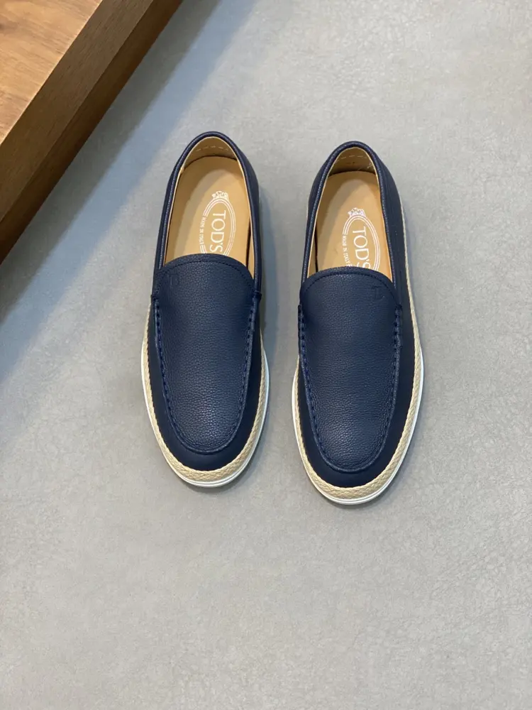 Tod’s Tod’s men’s leather loafers