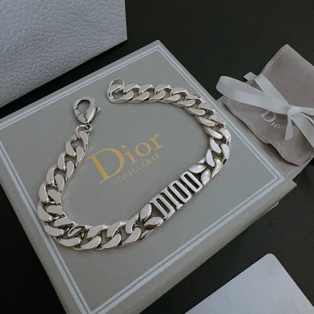 DIOR New Dior necklace Original goods New counter model Retro fashion must-have Men and