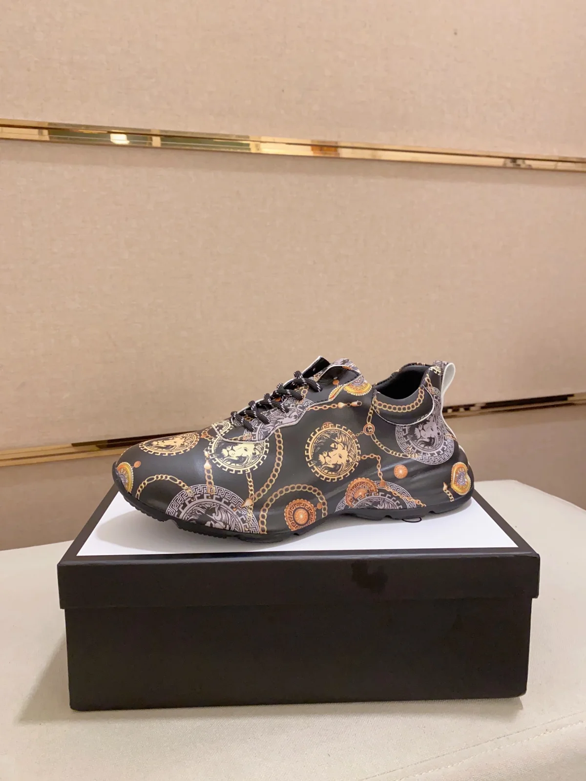 Gucci casual and fashionable men’s shoes