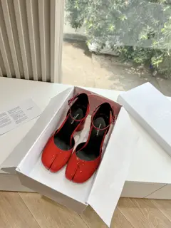 Maison Margiela MM6 split-toe thick-heeled retro Mary Jane shoes