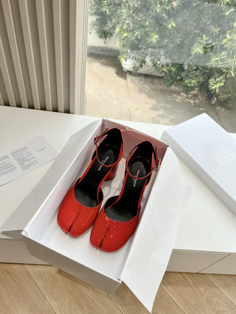 Maison Margiela MM6 split-toe thick-heeled retro Mary Jane shoes