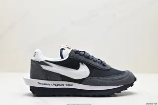 Japanese deconstruction aesthetics SACAI joint × NIKE LDV Waffle overlapping design Sneakers CN8898-002