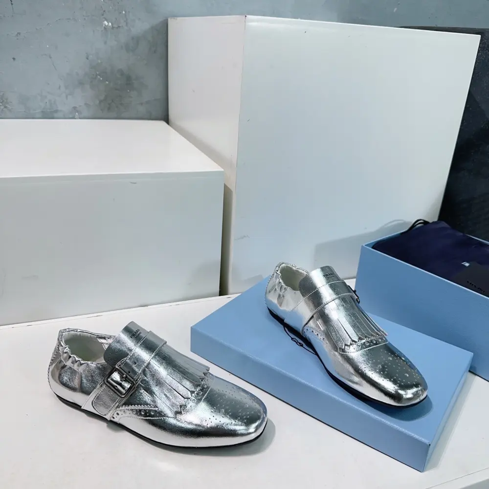 Prada New Brogue Tassel Retro Loafers Single Shoes Slippers Series