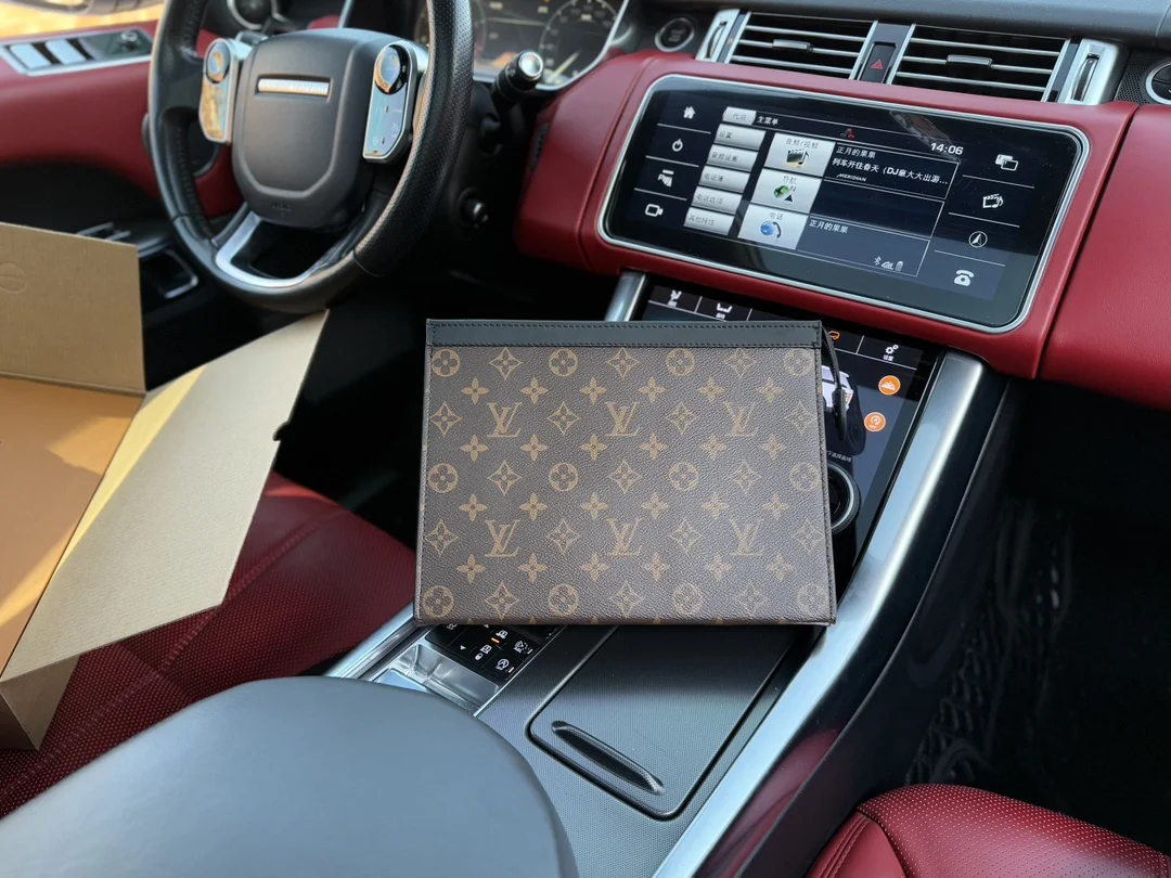 Louis Vuitton Pochette M61692