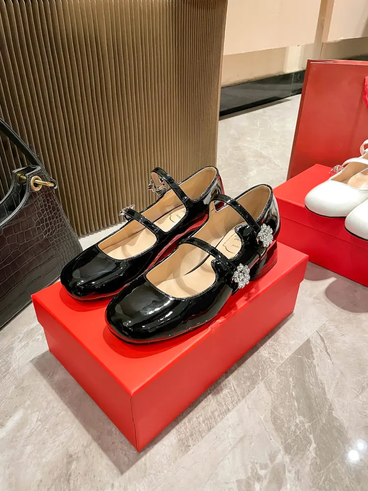 Roger Vivier new RV women’s shoes single shoes high heels Mary Jane very low-key single