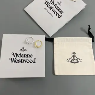 Vivienne Westwood’s beautiful Saturn ring