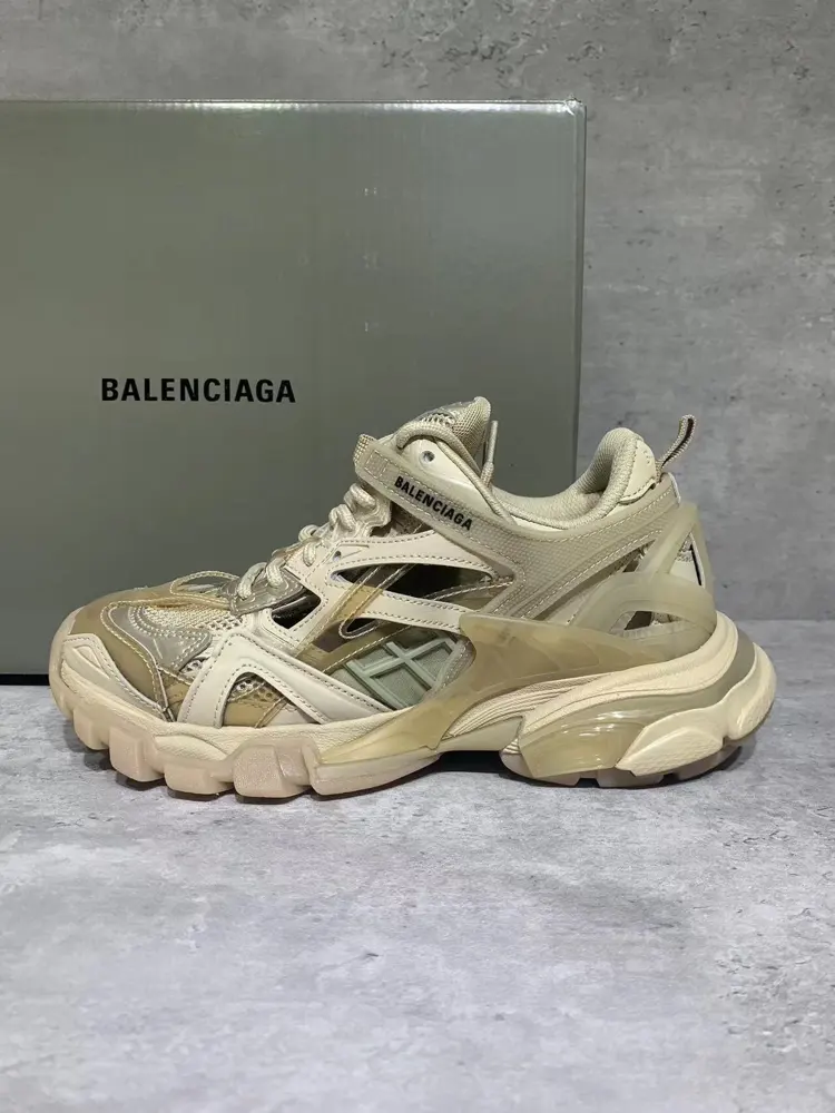 Balenciaga Track 4.0 Balenciaga 4th generation Added a new design While continuing the