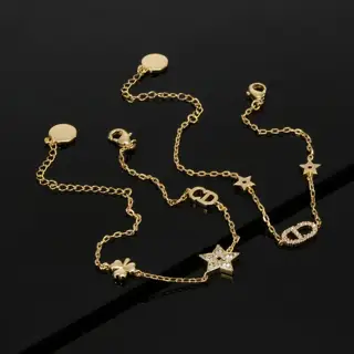 Dior JADIOR letter two-piece bracelet uses gold as the main color