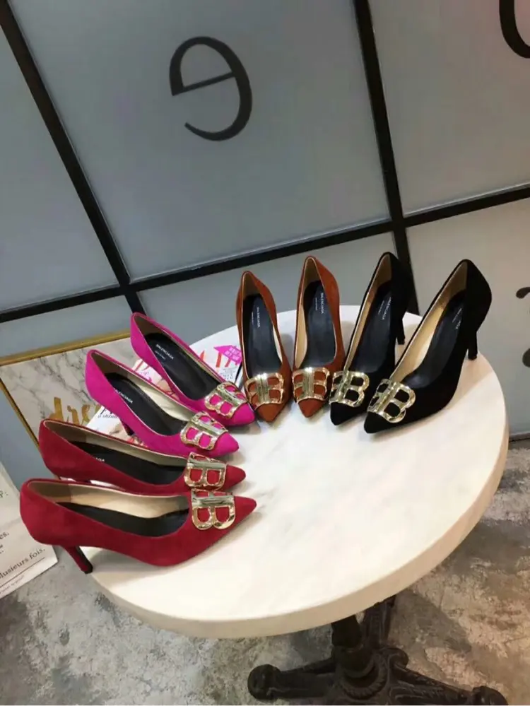 Super popular [Balenciaga] Balenciaga recommends a super feminine style
