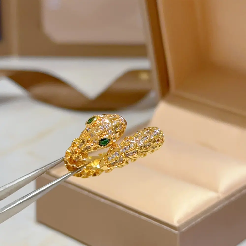Bvlgari DIVAS’ DREAM series is in perfect condition and has invincible details. The unique