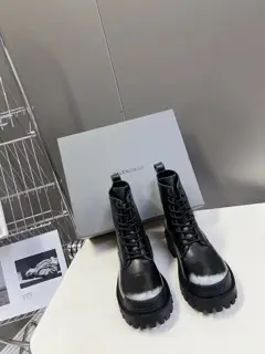 Balenciaga new Balenciaga | New autumn and winter couple high tops. Distressed retro style
