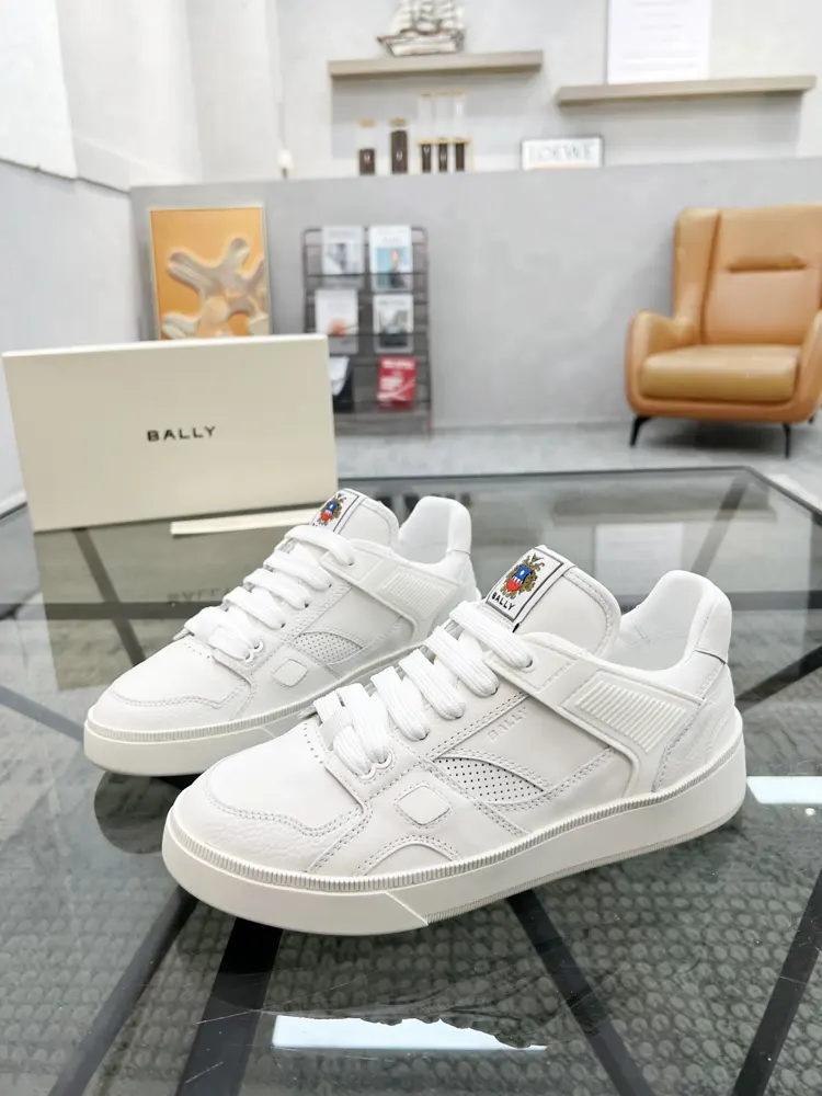 BALLY sports shoes are in classic colors