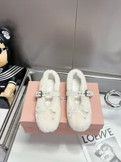 Miu Miu Miu autumn and winter new cotton shoes furry shoes from Miu series details close-up