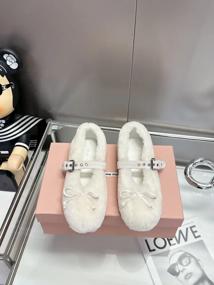 Miu Miu Miu autumn and winter new cotton shoes furry shoes from Miu series details close-up