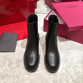 Valentino Martin boots Fabric: imported cowhide Lining: sheepskin Rubber outsole Size: