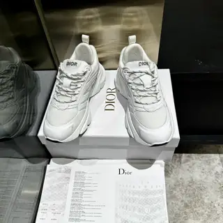 The C ‘ est Dior sneaker is a bold and stylish statement. Carefully crafted