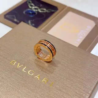 Bvlgari DIVAS’ DREAM enamel series is perfect in appearance and details. The unique color
