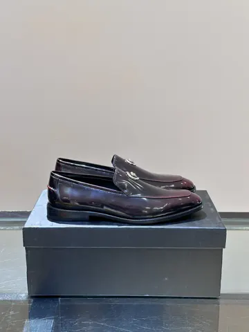 Versace classic men’s business shoes with leather soles